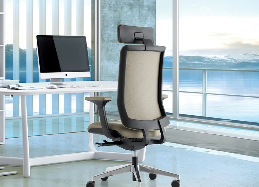 Bureau moderne avec chaise ergonomique